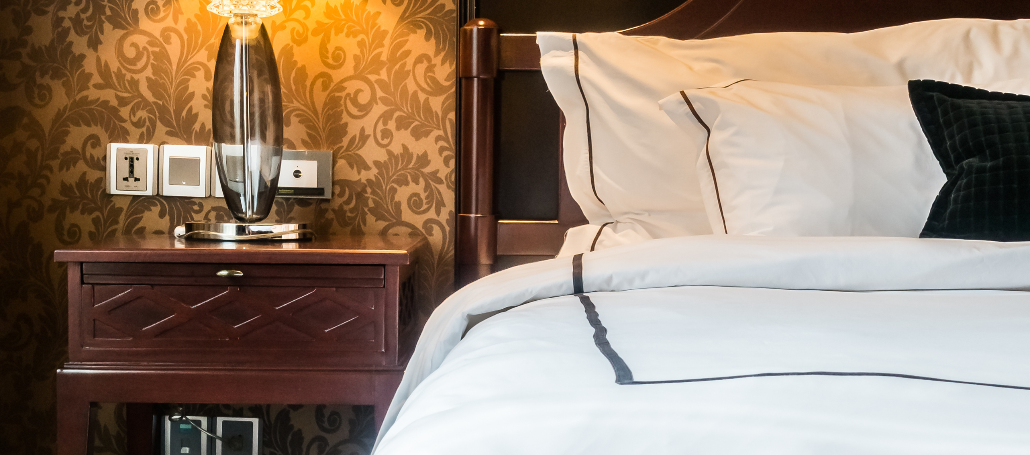 Why are French bedding brands the preferred choice for luxury hotels?